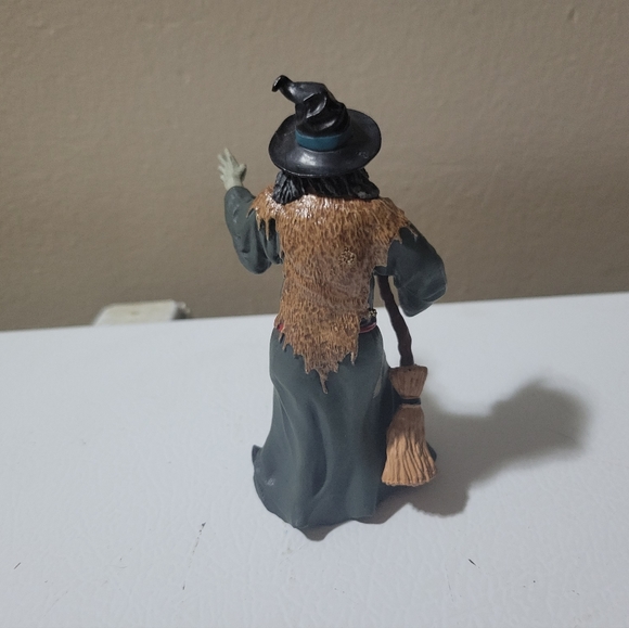 Safari Ltd Witch and Wizard Figurines - Picture 3 of 5